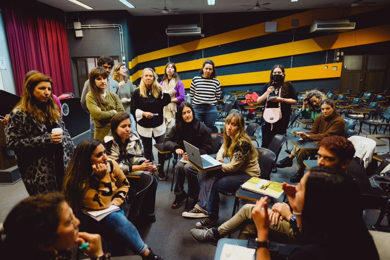 Gran convocatoria en la charla abierta de la Diplo Digital (UBA + Interact)